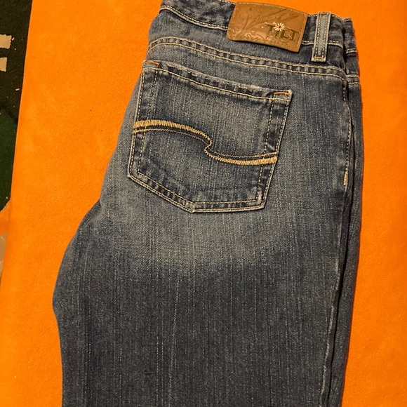Tilt size 7 Reg Gently used jeans. Great Price to move!! Vintage -cool design!! - Picture 1 of 6
